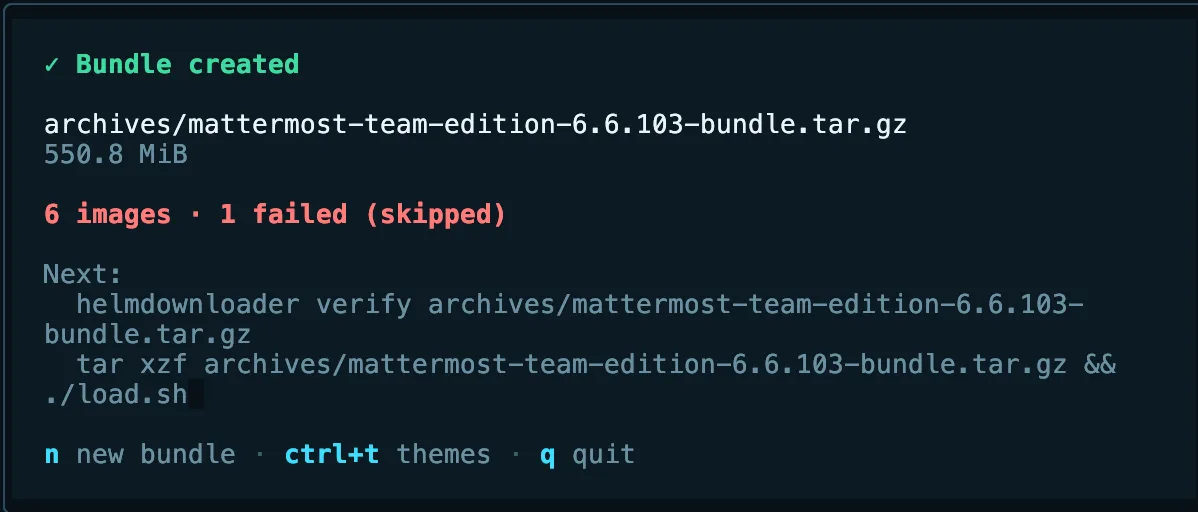 Écran final de HelmDownloader : bundle Mattermost créé, 550,8 MiB, six images, et les commandes de vérification et de chargement.